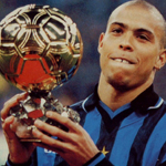 Ronaldo all'Inter con il Pallone d'Oro